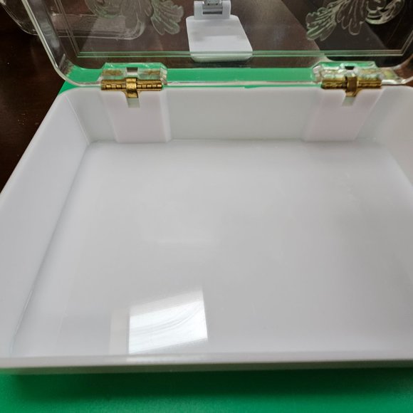vintage Gloria Vanderbilt hinged embossed plastic vanity box! - Picture 2 of 8
